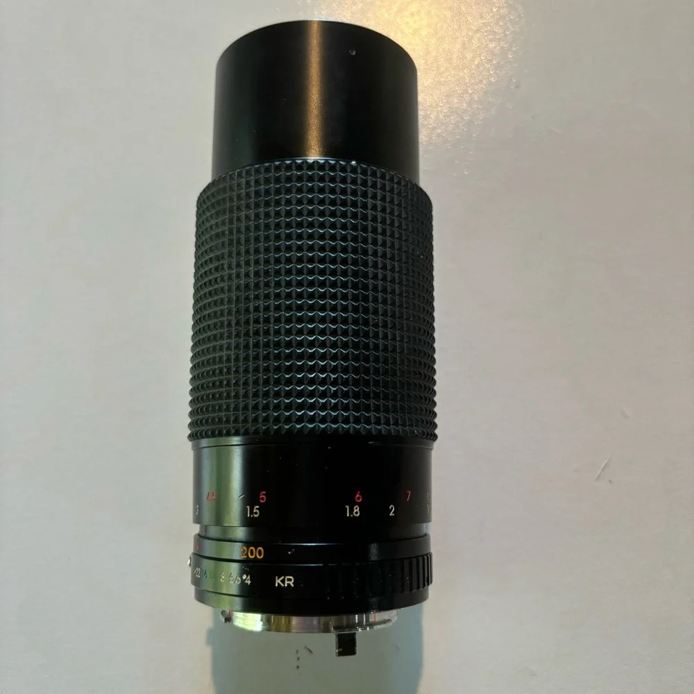 Focal MC Auto Zoom Camera Lens 1:4.0 f=80-200mm Vintage Korea 931609 UNTESTED